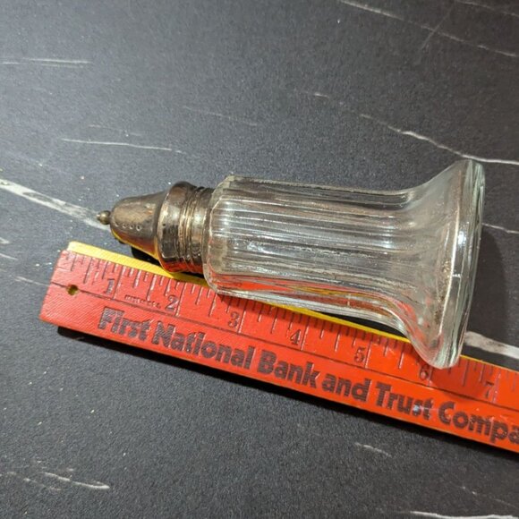 vintage Set Of 2 Large 6" Fluted Glass Salt & Pepper Shakers Silver Plate Tops - Picture 6 of 6